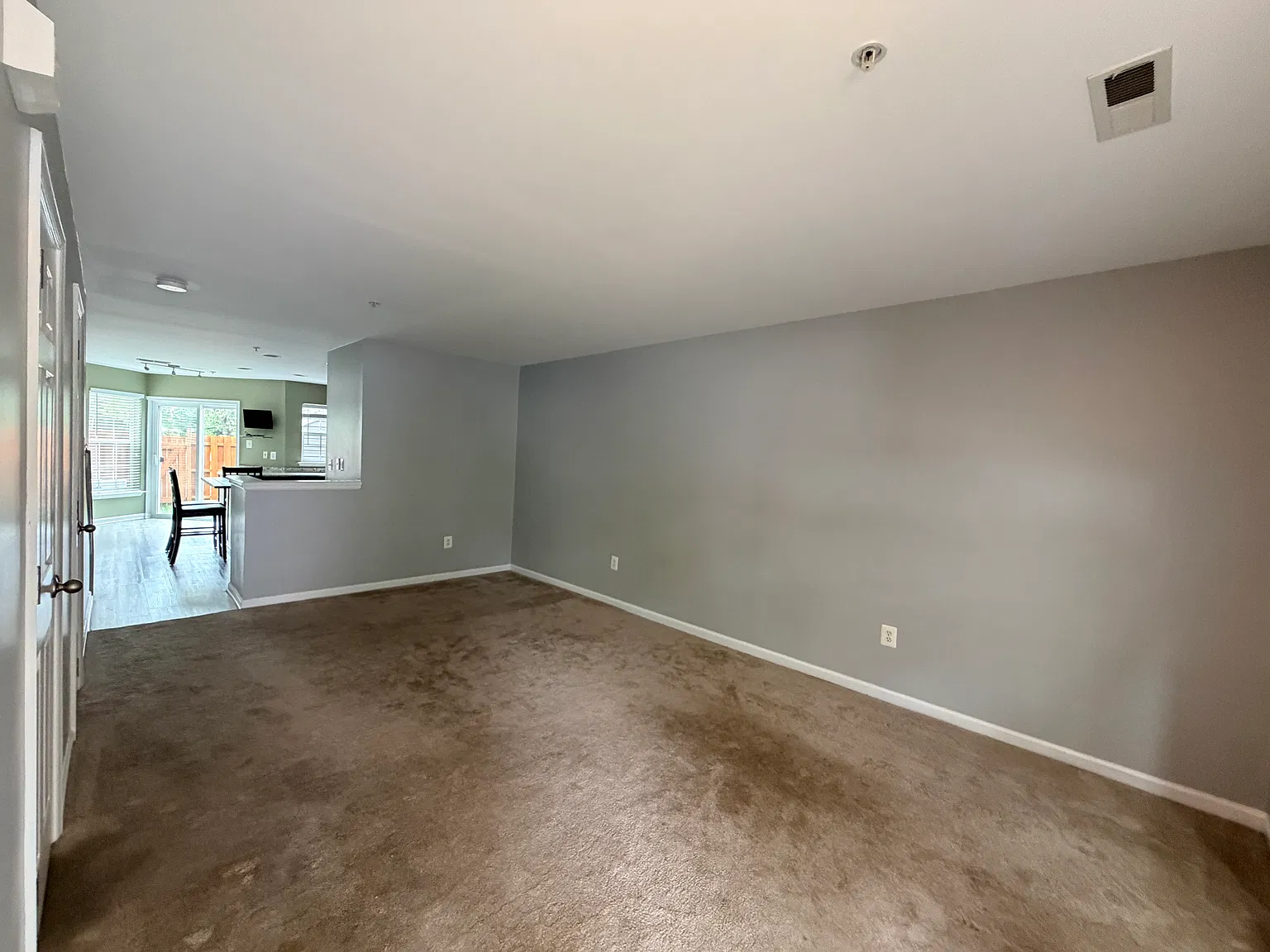 Spacious 3-bedroom, 2.5-bath home in the highly sought-after Ballenger — Photo 2