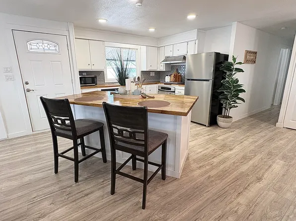 305 S VAL VISTA Drive S #94, Mesa, AZ 85204