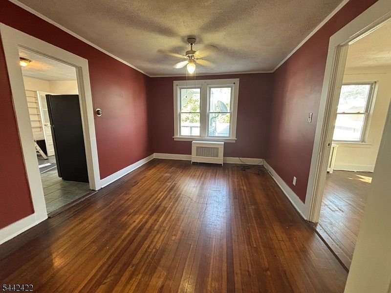 1st image of 9 Cottage Ln