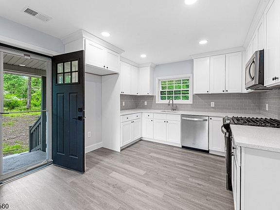 2nd image of 20 Cooper Ln