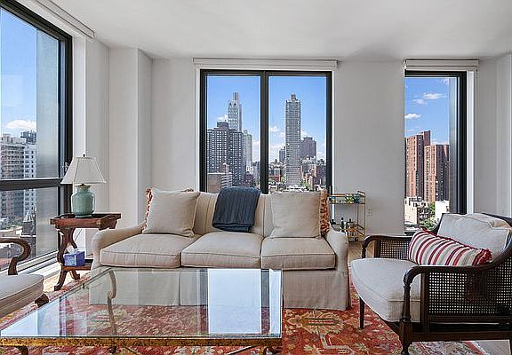 4th image of 360 E 89th St #17C