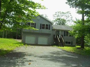 2177 Titania Rd, Tobyhanna, PA 18466