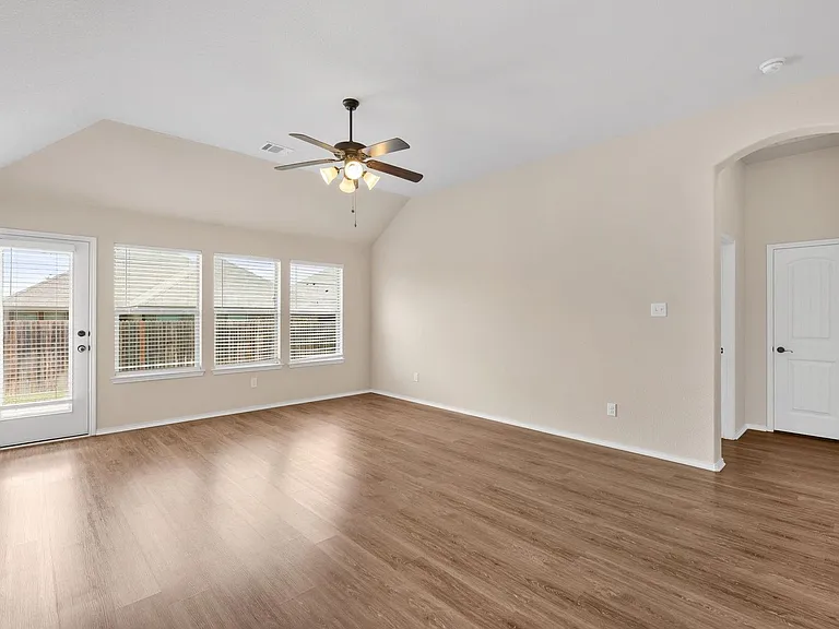 2120 Blakely Ct — Photo 8