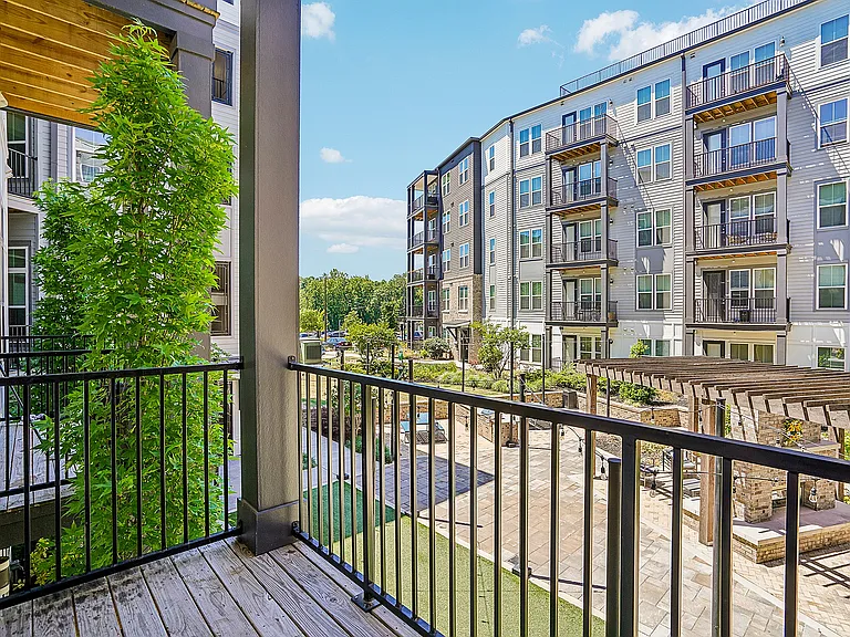 Allure - Balcony