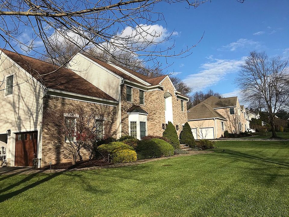 2nd image of 1 Woodcrest Ln