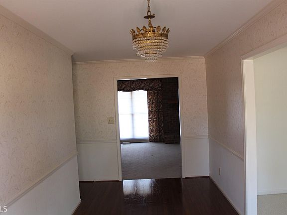 3rd image of 102 Flintlock Ct