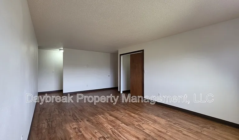41 8th Ave N #15 — Photo 4