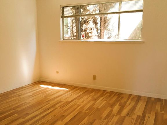 4th image of 1575 Mendenhall Dr APT 2