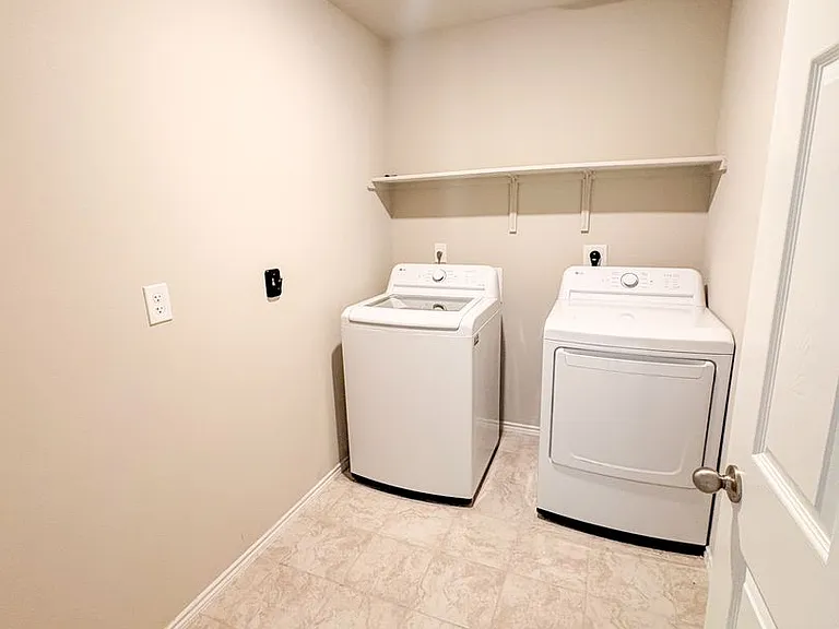 6401 Coneflower Dr — Photo 15