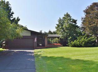 1928 E Edgewood St, Springfield, MO 65804