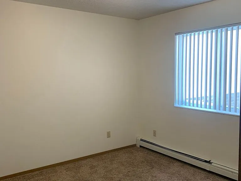 Dakota E & W Apartments — Photo 92