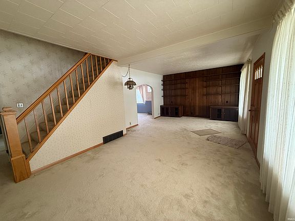 5th image of 215 E Lyman St