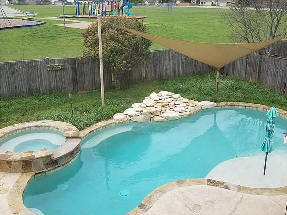 4th image of 807 Eaglecreek Dr