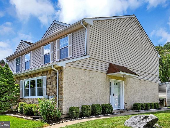 2nd image of 720 Springfield Ct