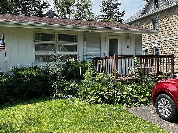 2nd image of 47 Robinson St