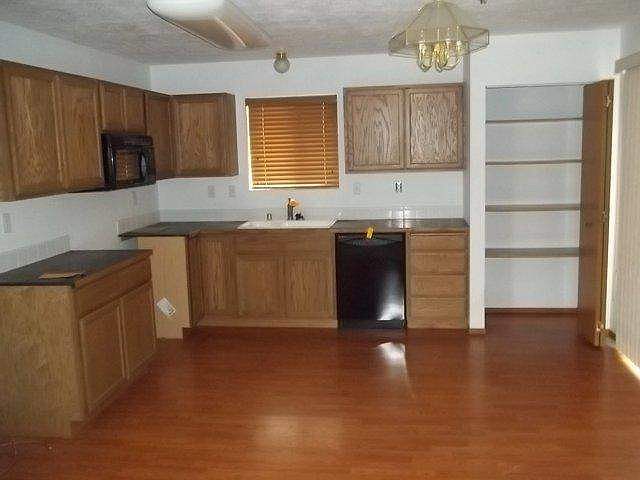 2nd image of 3215 N Perry St