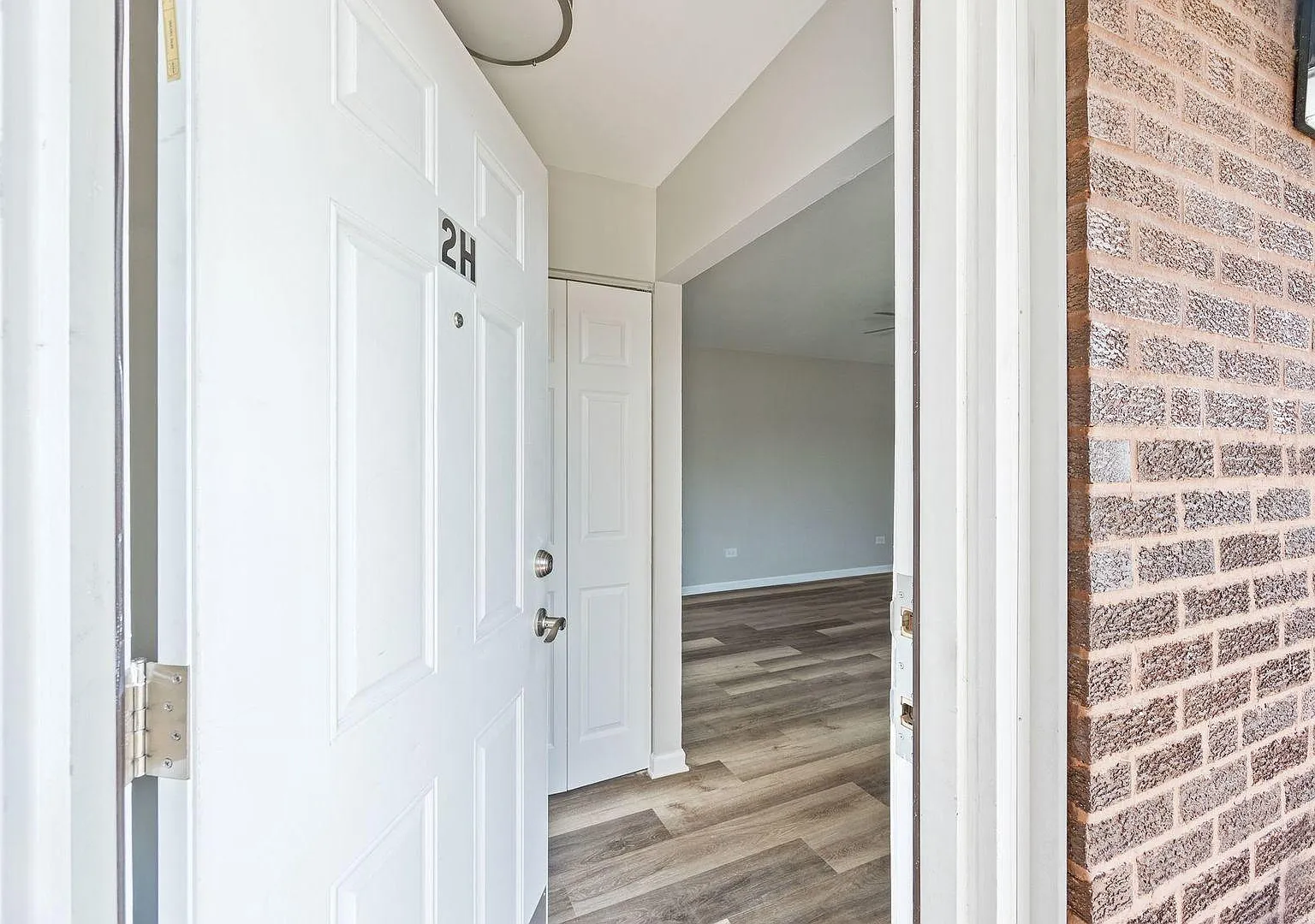 1 bed, 900 sqft, $1,600 — Photo 3
