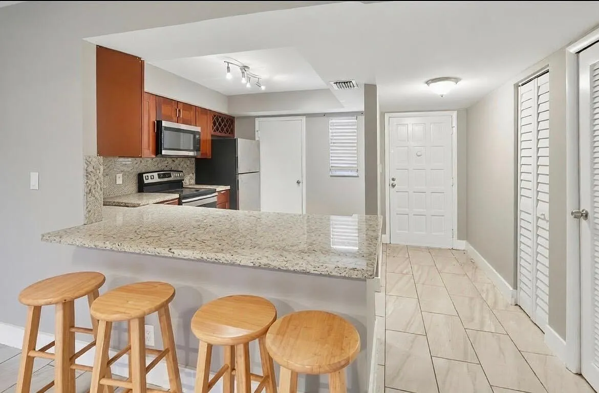 2 bed, 2.0 bath, 1130 sqft, $2,000 — Photo 3