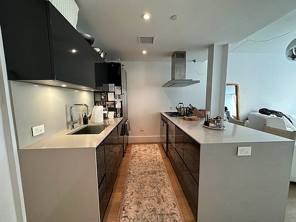 3rd image of 100 Norfolk St #3A