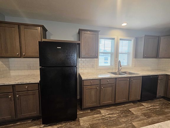 3rd image of 4359 Dogwood Blvd #913