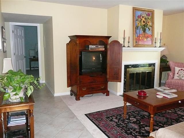 New carpet, tile, HVAC!