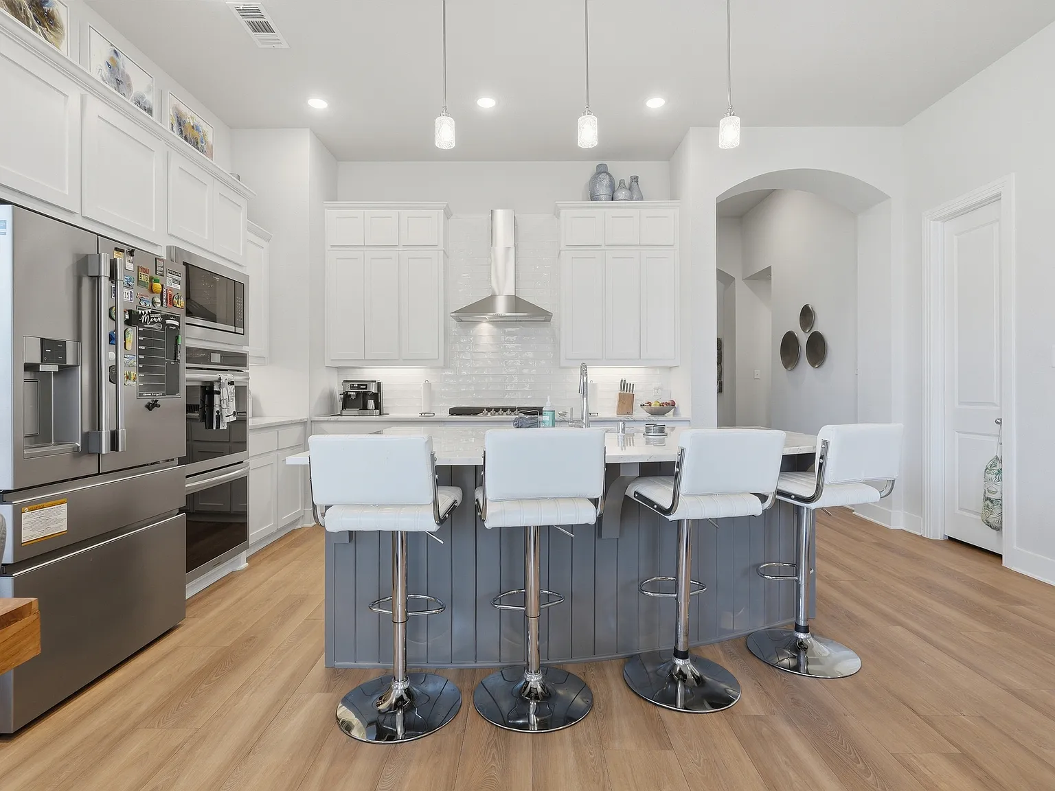 4 bed, 2318 sqft, $2,900 — Photo 3