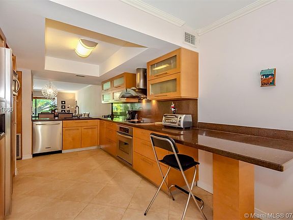 5th image of 20320 NE 34th Ct