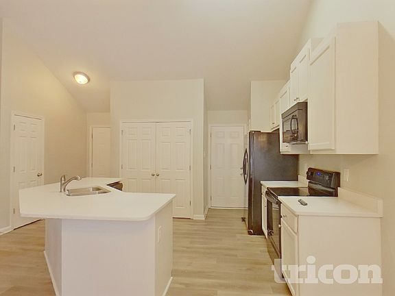 4th image of 1585 Kingston Dr