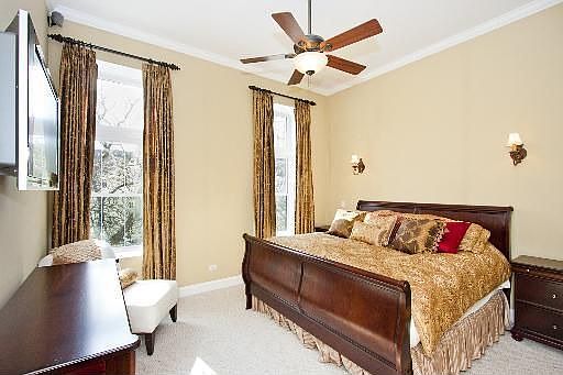 5th image of 921 N Lasalle St APT 12