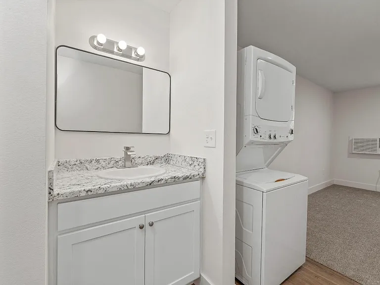 1001 E 16th St #5 — Photo 9
