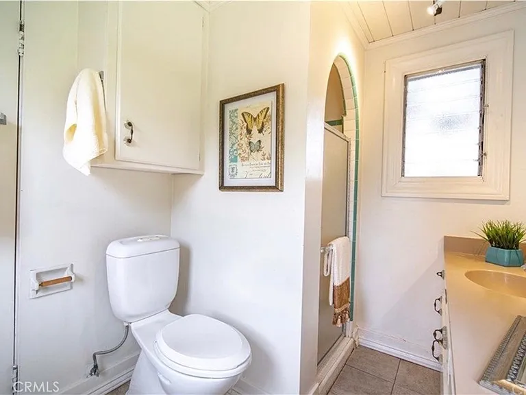 2421 N Heliotrope Dr — Photo 21