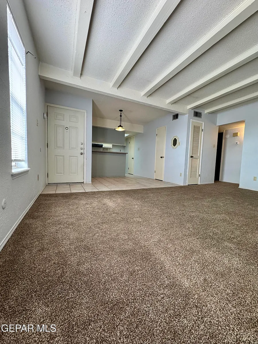Building Photo - 6201 Escondido Dr #3C
