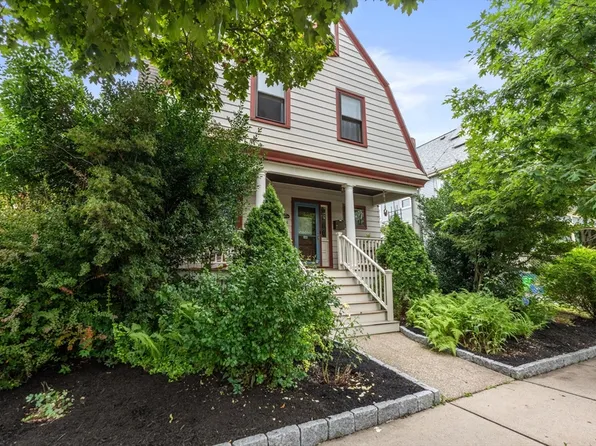 8 Larchmont St, Dorchester, MA 02124