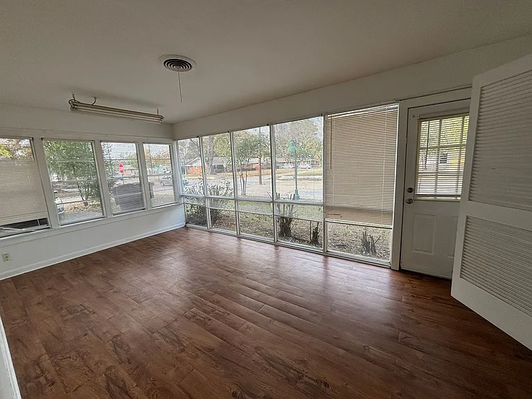 4101 Glen St — Photo 15