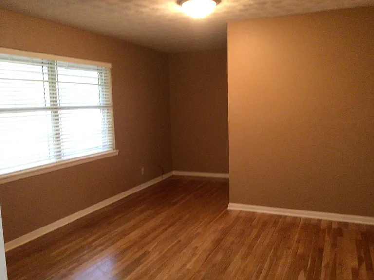 805 Schallert Dr — Photo 2