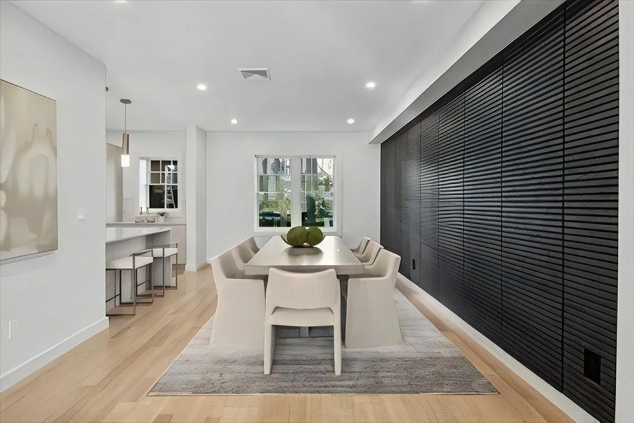 2 bed, 2.5 bath, $4,000 — Photo 2