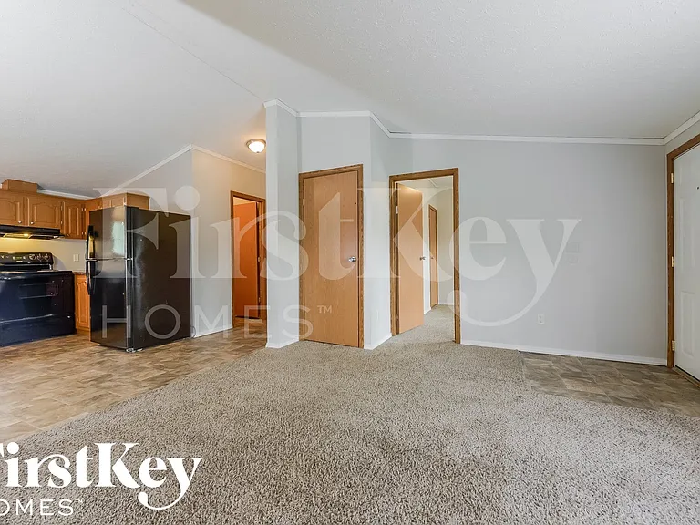3304 N Spring St — Photo 5