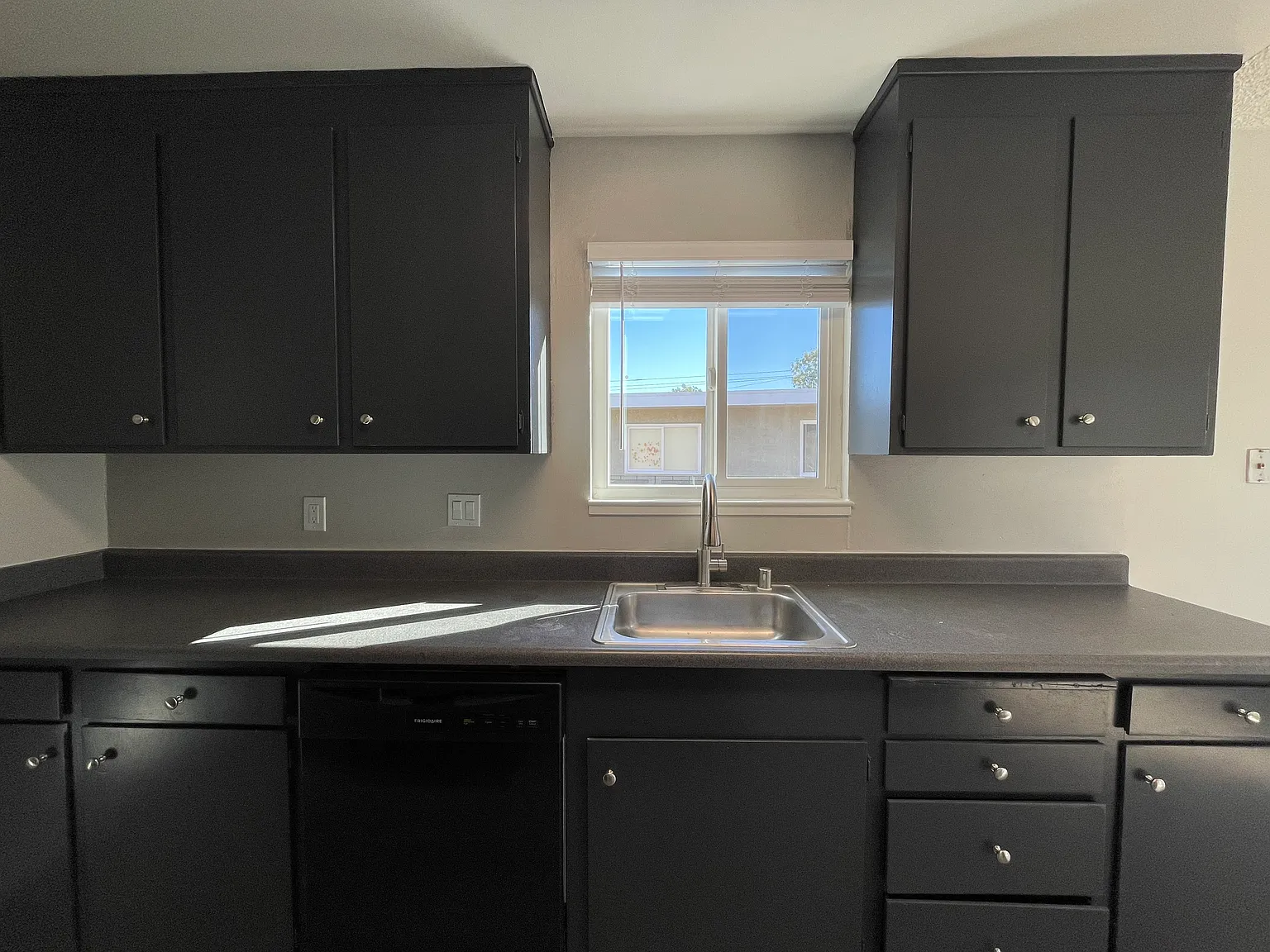 2 bed, 850 sqft, $2,200 — Photo 4