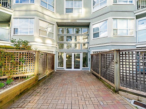 4th image of 13955 Laurel Dr #104