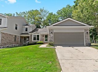 657 Woodside Dr, Milford, MI 48381