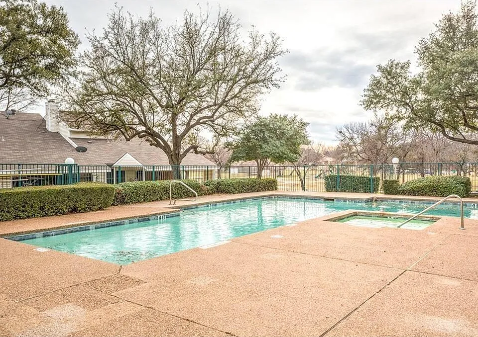 821 Creekside Dr