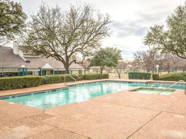 821 Creekside Dr, Lewisville, TX 75067