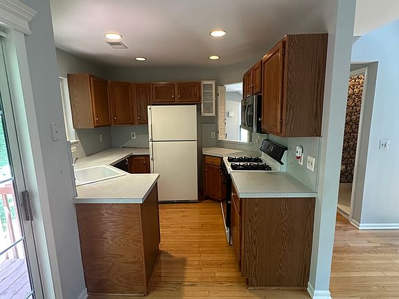 2nd image of 137 Woods End