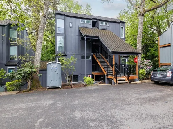 100 Kerr Pkwy APT 36, Lake Oswego, OR 97035