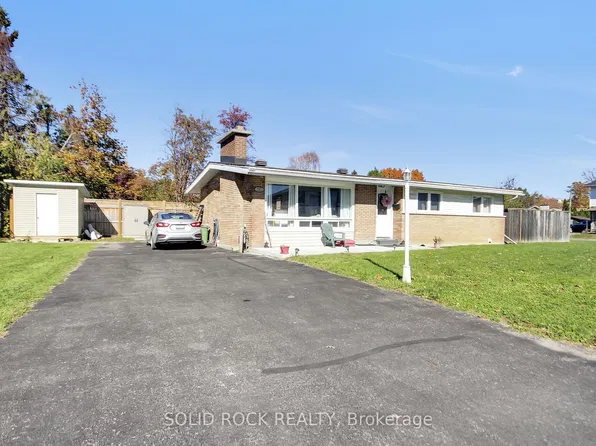117 Viewmount Dr, Ottawa, ON K2G 3B9