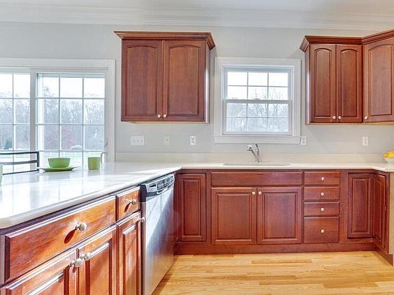 3rd image of 105 Browning Ln