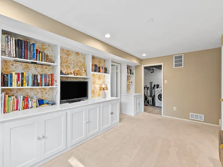 5208 Lindsay St — Photo 13