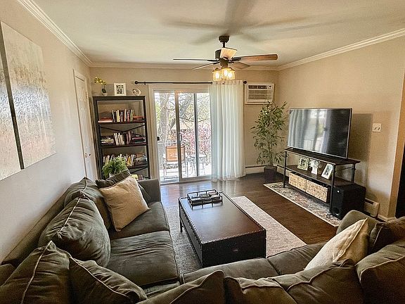Spacious Livingroom 