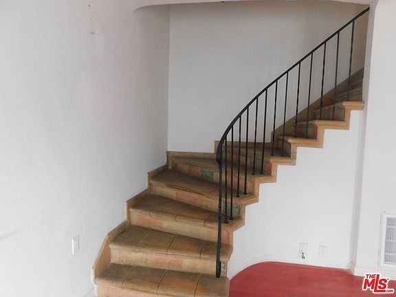 5th image of 8702 Rosewood Ave