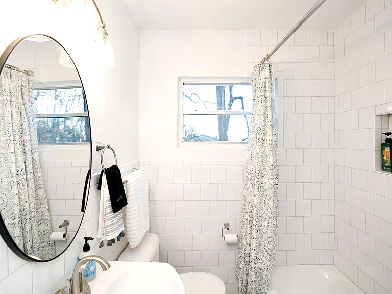 Full Bath with Tub